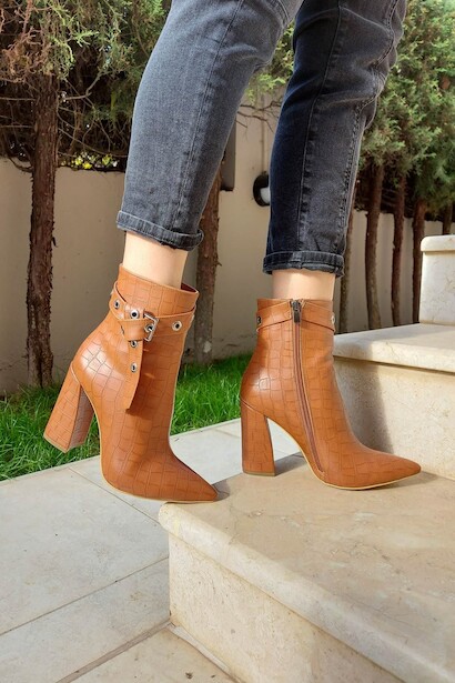 Kadın Yaka Detay Kalın Topuk Bot Cristina 