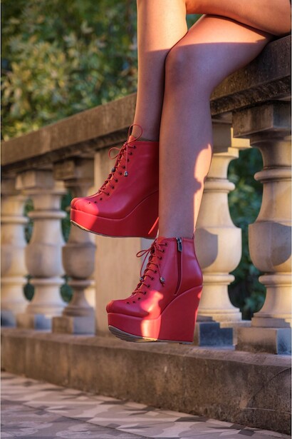 Kadın Dolgu Topuk Bağcıklı Bot Lindy 