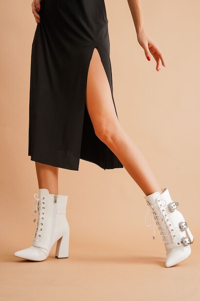 Kadın Üç Tokalı Sivri Burun Bağcıklı Bot Mostari  Beyaz Cilt  4