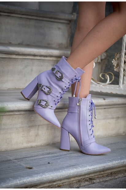 Kadın Üç Tokalı Sivri Burun Bağcıklı Bot Mostari