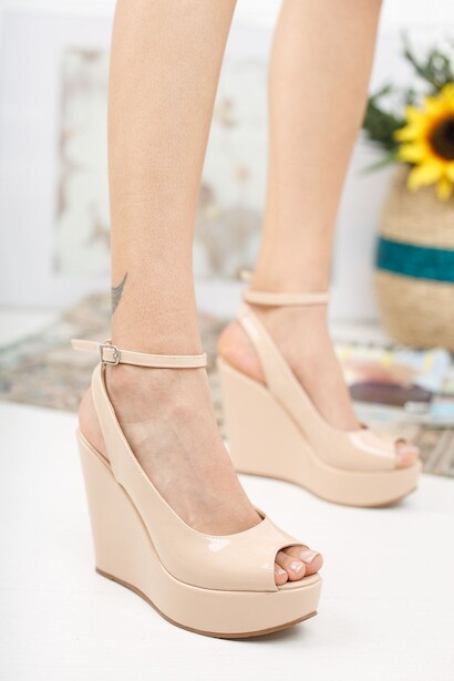 Kadın Arka Açık Baret Dolgu Topuklu Ayakkabı Queen  Ten Rugan 