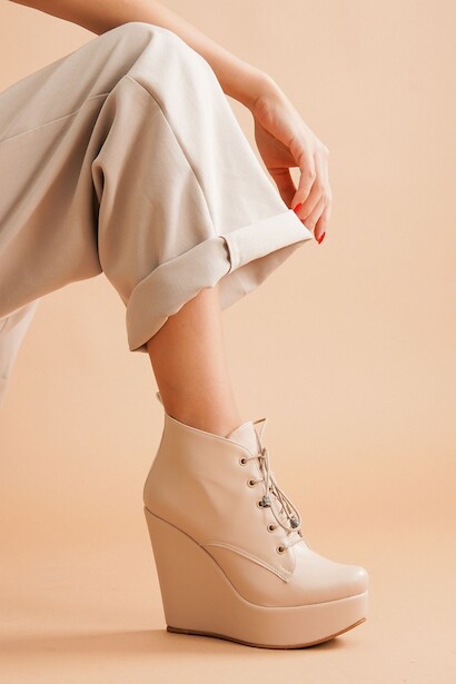 Kadın Dolgu Topuk Bağcıklı Bot Rosta  Nude Cilt 4