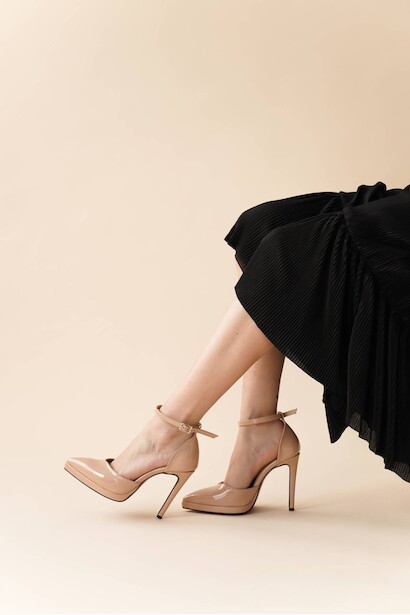 Kadın Baretli Sivri Burun Topuklu Ayakkabı Minora 