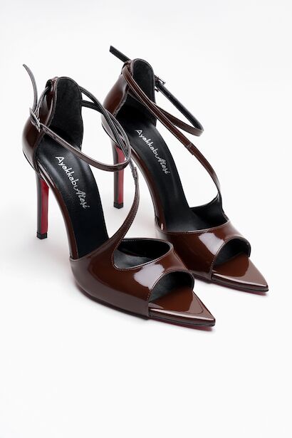 Kadın Çapraz Bantlı İnce Topuklu Ayakkabı Yelar  Kahverengi Rugan