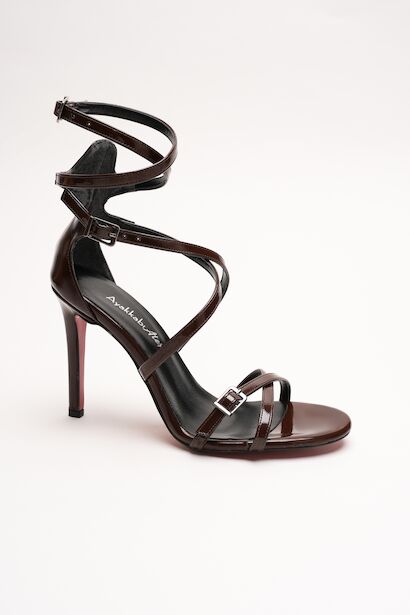 Kadın Biyeli Tokalı İnce Topuklu Ayakkabı Nela  Kahverengi Rugan 6