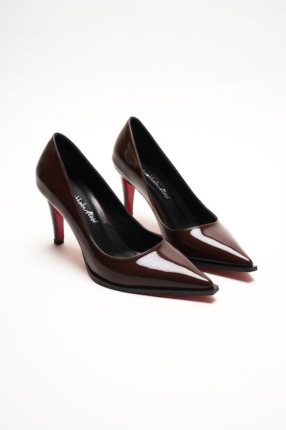 Kadın Sivri Burun Tasarım Taban İnce Kısa Topuklu Ayakkabı Gronia  Kahverengi Rugan