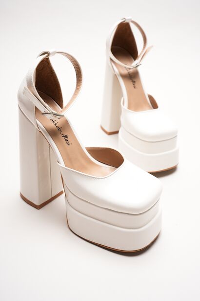 Figo Çift Platformlu Kalın Topuklu Kadın Ayakkabı - Bilekten Bağlamalı Küt Burun Abiye  Beyaz Rugan 