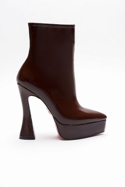 Kadın Sivri Burun Platform Bot Space 